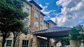 Comfort Suites Arlington - 411 W Road to Six Flags Parking
