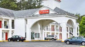 Econo Lodge - 24368 Rogers Clark Blvd Garage