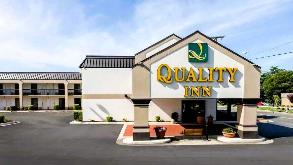 Quality Inn - 5604 Seminole Ave Parking