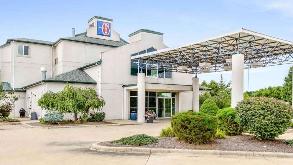 3122 Eastpointe Dr Parking