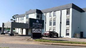 6069 Jefferson Ave Parking
