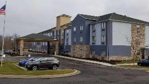 3825 Lake City Hwy Parking