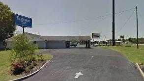 1007 Highway 53 E SE Parking