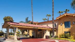 La Quinta Inn by Wyndham SNA Airport Parking