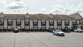 1598 Mall Dr Parking
