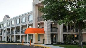 887 Morse Rd Parking
