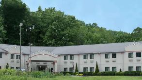  2001 Leesburg Grove City Rd Parking