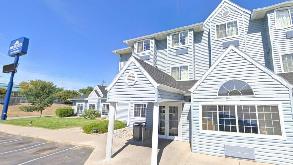 1740 Rapp St Parking