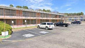 5700 Williamsburg Rd Parking