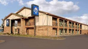 28512 Schoolcraft Parking