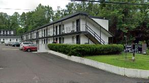 4331 Old Lincoln Hwy Parking