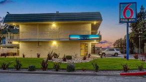 3 Broadway Cir ( Motel 6) Parking