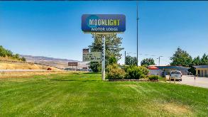 2921 School St (Moonlight Motor Lodge) Parking