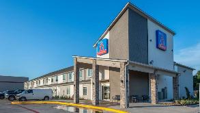 2607 Admiral King St Parking