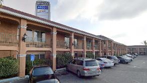 2010 E Childs Ave (MERCED INN AND SUITES) Parking