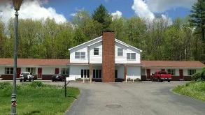 682 Main St Parking