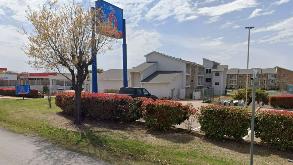 1607 N Watson Rd Parking
