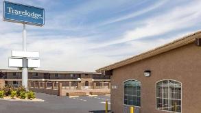 12175 Mariposa Rd (Travelodge) Parking