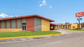 2508 Hwy 41 North Parking