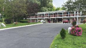 284 Sand Springs Rd Parking