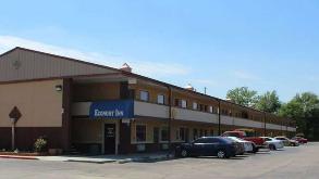 Motel 6_12005 N I 35 Service Rd Parking