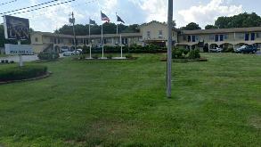 537 Riverside Ave Parking