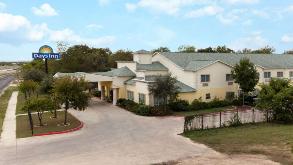 Days Inn by Wyndham San Antonio at Palo Alto_9403 Poteet Jourdanton Fwy Parking