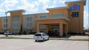 501 S Broadway St Parking