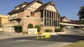 Star Inn Hotel Sea World_6360 Northwest Loop 410 Parking