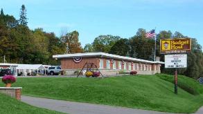 Budget Host Crestview Inn-1200 Ashmun St Garage
