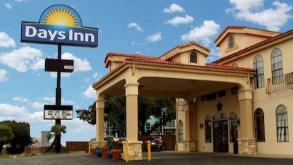 Days Inn by Wyndham - 6010 NW Loop 410 Garage