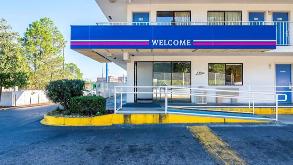 Motel 6 Besseme-1000 Shiloh Ln garage 