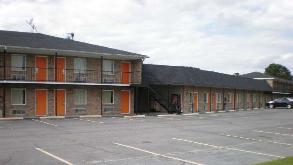 Knights Inn - 114 Winningham Rd Garage