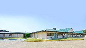 Americas Best Value Inn - 801 E Commerce St Garage