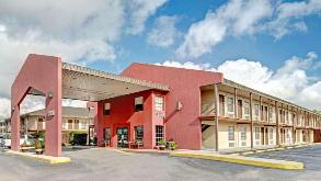 Days Inn - 6815 W US Hwy 90 Garage
