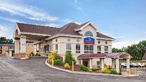 Howard Johnson by Wyndham - 832 N Black Horse Pike Garage