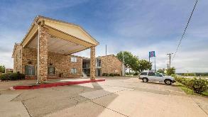 Photo of Motel 6 - 202 South Garage spot, located 2.2 mi away from TX
