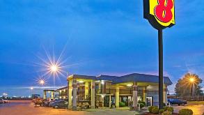 Super 8 by Wyndham - 5104 N Harrison St Garage