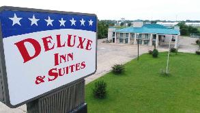 Deluxe Inn & Suites - 335 US-82 W Garage