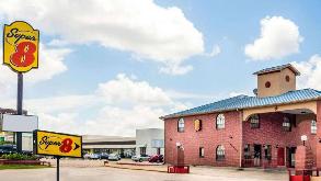 Super 8 by Wyndham - 22157 Katy Fwy Garage