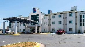Photo of Motel 6 - 1931 Lacy Dr Garage spot, located 8.1 mi away from KS