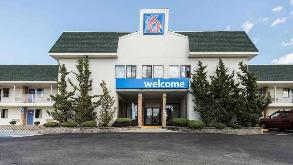 Motel 6 - 269 Flanders Rd Garage