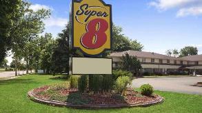Super 8 - 917 E Milwaukee St Garage