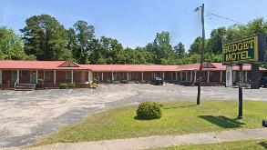 Photo of Budget Motel - 514 Sunset Dr Garage spot, located 0.6 mi away from SC