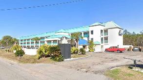 Days Inn by Wyndham - 15250 Poole St Garage