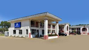 Americas Best Value Inn - 2915 St Paul S Garage
