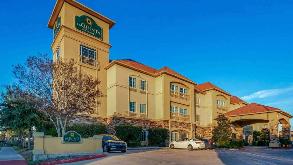 La Quinta Inn & Suites - 2451 Shadow View Lane Garage