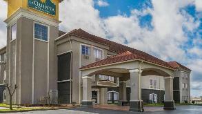 La Quinta Inn and Suites - 152 Soldiers Colony Rd Garage