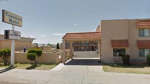 Travelers Motel - 1030 E 19th St Garage