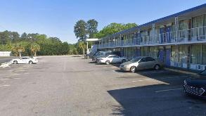 Airport Inn and Suites - 2200 Airport Blvd Garage